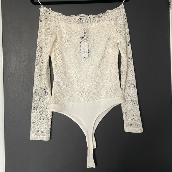 NWT Dynamite Cream Lace Bodysuit - Size Small - Picture 2 of 3
